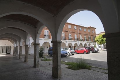 Plaza Porticada. J. M. LOSTAU