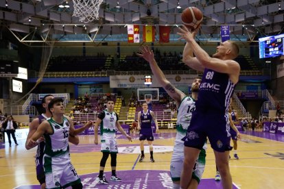 UEMC Real Valladolid Baloncesto - Cáceres. / J. M. LOSTAU