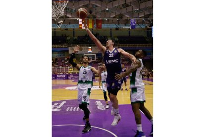UEMC Real Valladolid Baloncesto - Cáceres. / J. M. LOSTAU
