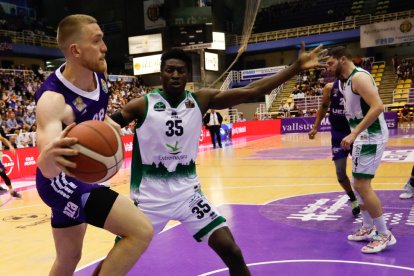 UEMC Real Valladolid Baloncesto - Cáceres. / J. M. LOSTAU