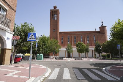Iglesia de San Pio X en la plaza Porticada. J. M. LOSTAU