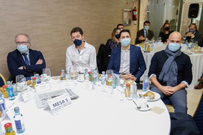 Agustín Tapia /Mutua Universal); Jaime Fernández (CEO Plumtic); Raúl González (Venta Especialista TI Telefónica), Juan Zamoro (Undanet). / LOSTAU