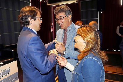 Fernández Mañueco con Juan Martínez Majo y Maite Martín.