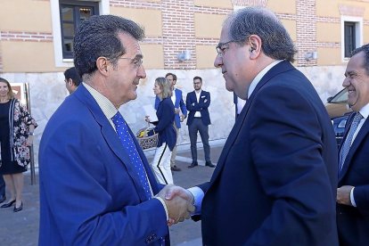 Saludo entre José Luis Ulibarri  y Juan Vicente Herrera.