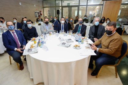 Cayetano Cifuentes (Asesoría Cayetano Cifuentes); Fernando González (Postquam); Raúl Mata (Director La Razón en CyL); José Luis de la Fuente (Director Comercial RTVCyL); Carlos Lamata (Jefe de Ventas Empresas Telefónica); Ramón Bustamante (Director de Compras Hiperbaric); Germán Burgoa (Consejería de Economía y Hacienda JCyL). / LOSTAU