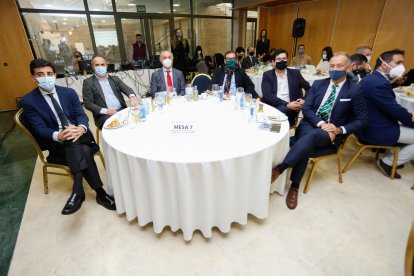 Ignacio Martín (Director Relaciones Institucionales Iberdrola); Florencio Carrera (Director La8 Valladolid y EsRadio CyL); José Antonio Arias (Gerente El Mundo CyL); Narciso Prieto (Director de Comunicación Caja Rural de Zamora); Eduardo Estévez (Gerente Empresa Familiar CyL). / LOSTAU
