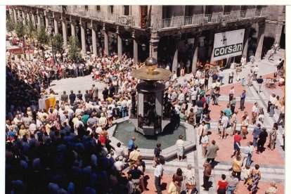 Inauguración de la nueva Fuente Dorada en 1998. -ARCHIVO MUNICIPAL VALLADOLID