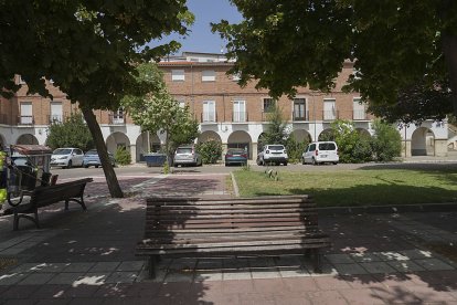 Plaza Porticada. J. M. LOSTAU