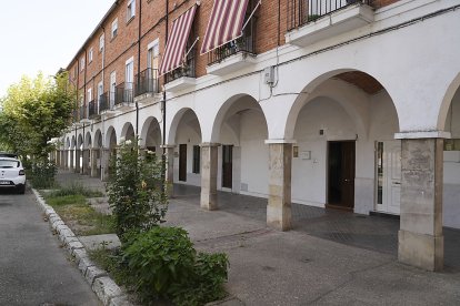 Plaza Porticada. J. M. LOSTAU