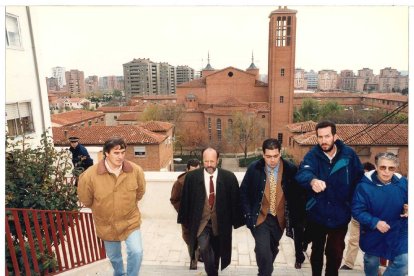 Inauguración las escalerillas de acceso a la Plaza Porticada de Valladolid en 1966 con la presencia del entonces alcalde Javier León De La Riva - ARCHIVO MUNICIPAL DE VALLADOLID