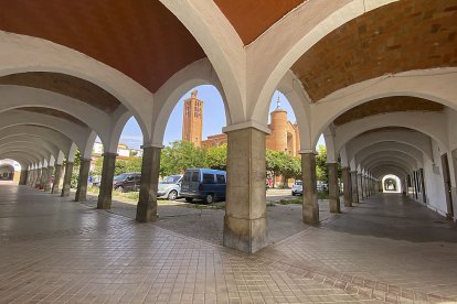 Plaza Porticada. J. M. LOSTAU