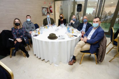 Bárbara Rivas (Diputación de Palencia); Luis Javier Arnáez (Telefónica); Santiago Campos (OrtoCyL); Marian Martín (Directora Comercial La8 Valladolid); Óscar García (Informática Consejería Fomento y Medioambiente JCyL); Ciriaco Rodríguez (Fundación Emilio Álvarez Gallego); José Ignacio Ramos. / LOSTAU
