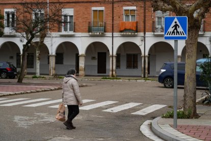 Plaza Porticada en el barrio de Girón de Valladolid - J.M. LOSTAU