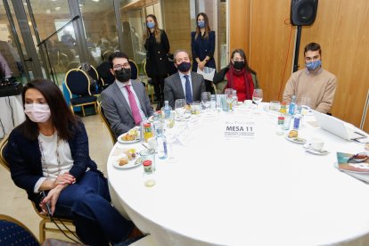 Natalia Martín (Comunicación CEOE CyL); Saúl Núñez (Comunicación Colegio de Economistas de CyL); Ignacio Martín (Coordinador Territorial Comunicación Ibermutua); Susana Muñoz (Cámara de Comercio de Palencia); Adrián Calzón (Cámara de Comercio de Palencia). / LOSTAU