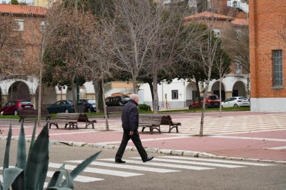 Plaza Porticada en el barrio de Girón de Valladolid - J.M. LOSTAU