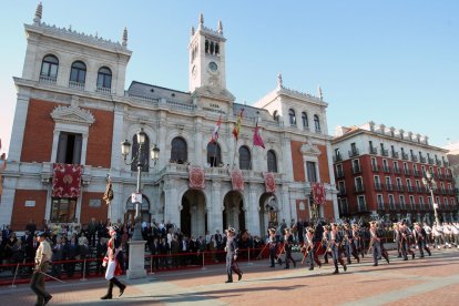 Desfile militar en la plaza Mayor el año 2011. -ARCHIVO MUNICIPAL VALLADOLID