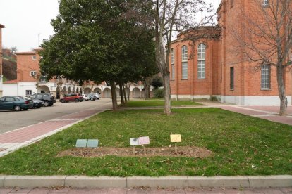 Plaza Porticada en el barrio de Girón de Valladolid - J.M. LOSTAU