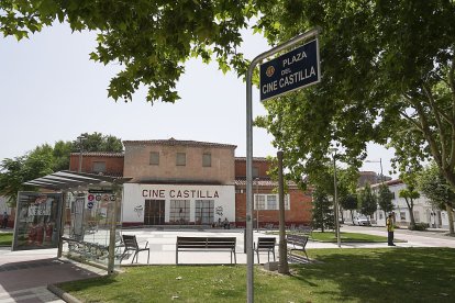 Plaza del Cine Castilla. J. M. LOSTAU