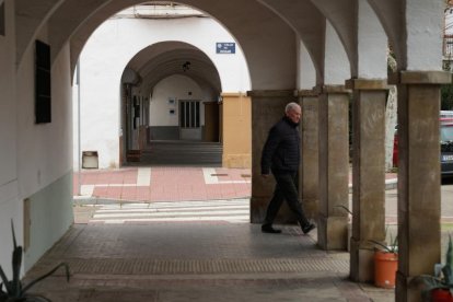 Plaza Porticada en el barrio de Girón de Valladolid - J.M. LOSTAU