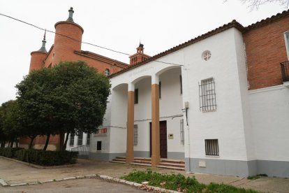Parroquia San Pío X de la Plaza Porticada de Valladolid - J.M. LOSTAU