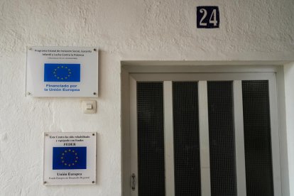 Número 24 de la Plaza Porticada de Valladolid donde se desarrolla el programa estatal de inclusión social, garantía infantil y lucha contra la pobreza - J.M. LOSTAU