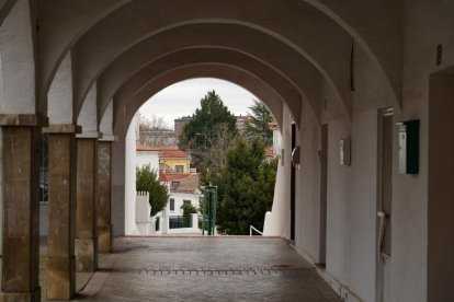 Arco en la Plaza Porticada de Valladolid que da paso a la calle Chica - J.M. LOSTAU