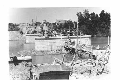 Puente del Poniente en 1955. -ARCHIVO MUNICIPAL VALLADOLID (2)