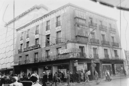 Edificio de Galerías Preciados en la calle Constitución. -ARCHIVO MUNICIPAL VALLADOLID
