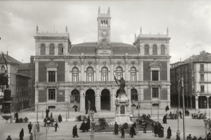 Vista del Ayuntamiento de Valladolid en 1910. -ARCHIVO MUNICIPAL VALLADOLID
