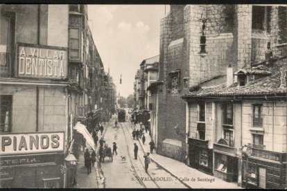 Vista tomada desde el cruce con la calle Constitución hacia la Plaza Zorrilla sobre 1910. -ARCHIVO MUNICIPAL VALLADOLID