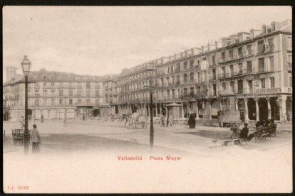 Postal con la vista de la plaza Mayor y Acera de San Francisco. -ARCHIVO MUNICIPAL VALLADOLID