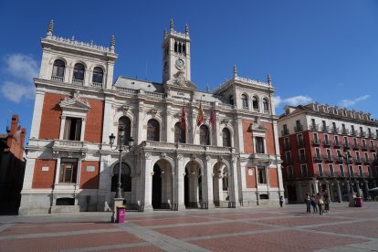 Vista general del Ayuntamiento de Valladolid en la plaza Mayor. -J.M. LOSTAU