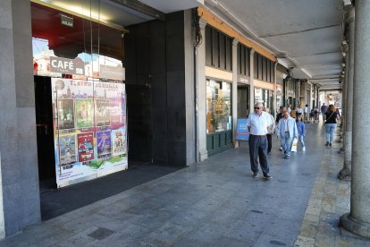 Teatro Zorrilla en la plaza Mayor. -J.M. LOSTAU