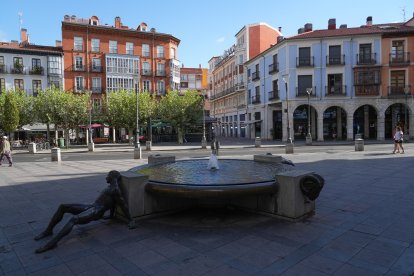 Fuente de la plaza de la Rinconada. -J.M. LOSTAU