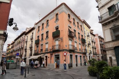 Calle Guadamacileros con Conde Ansúrez. -J.M. LOSTAU