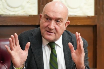 Jesús Julio Carnero. J.M. LOSTAU