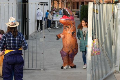 Desfile de disfraces en el Centro Cívico Canal de Castilla de Valladolid. -PHOTOGENIC.