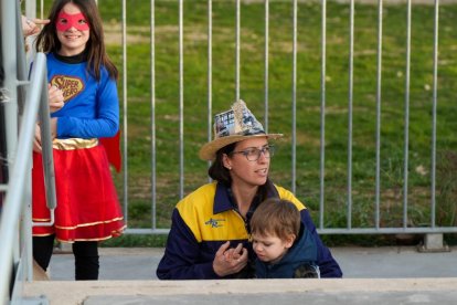 Desfile de disfraces en el Centro Cívico Canal de Castilla de Valladolid. -PHOTOGENIC.