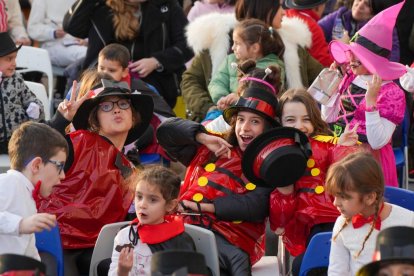Desfile de disfraces en el Centro Cívico Canal de Castilla de Valladolid. -PHOTOGENIC.