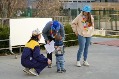 Desfile de disfraces en el Centro Cívico Canal de Castilla de Valladolid. -PHOTOGENIC.