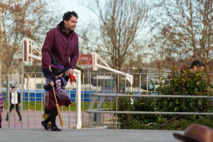 Desfile de disfraces en el Centro Cívico Canal de Castilla de Valladolid. -PHOTOGENIC.