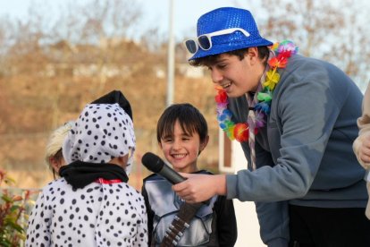 Desfile de disfraces en el Centro Cívico Canal de Castilla de Valladolid. -PHOTOGENIC.
