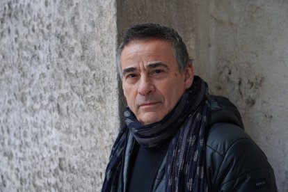 Eduard Fernández en la presentación de 'Todas las canciones de amor' en el Teatro Calderón.- ICAL