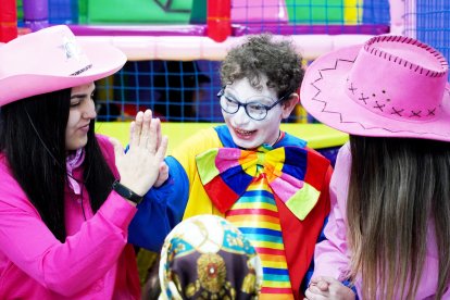 La Asociación de Ayuda a la Dependencia y Enfermedades Raras de Castilla y León celebra los Carnavales con los niños con enfermedades raras, discapacidad y dependencia, con el objetivo de conseguir un ocio inclusivo para todos. -ICAL