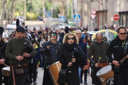 Pasacalles en Huerta del rey-Girón, que sale de la plaza Juan Pablo II de Villa del Prado. -PHOTOGENIC.