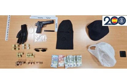 Material incautado en el robo cometido en un locutorio de la calle Auroria. -SUBDELEGACIÓN DEL GOBIERNO