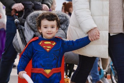 Pasacalles en Huerta del rey-Girón, que sale de la plaza Juan Pablo II de Villa del Prado. -PHOTOGENIC.