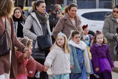 Pasacalles en Huerta del rey-Girón, que sale de la plaza Juan Pablo II de Villa del Prado. -PHOTOGENIC.