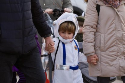 Pasacalles en Huerta del rey-Girón, que sale de la plaza Juan Pablo II de Villa del Prado. -PHOTOGENIC.