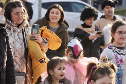 Pasacalles en Huerta del rey-Girón, que sale de la plaza Juan Pablo II de Villa del Prado. -PHOTOGENIC.